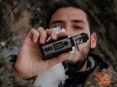 King’s College London Study Confirms Harm Reduction Characteristics of E-Cigarettes man holding his vape mod