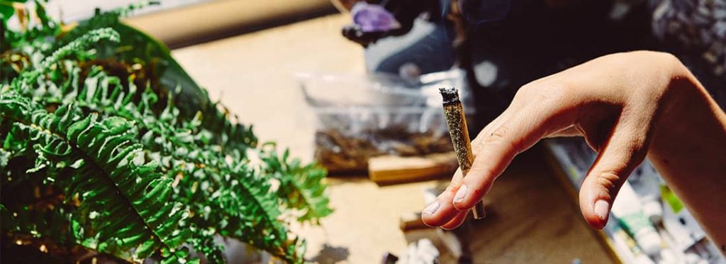 artist-smoking-marijuana