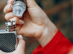 young girl filling her e-cig