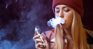 هل تسبب السجائر الإلكترونية تجمع الماء في الرئتين؟