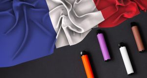 فرنسا: حظر السجائر الإلكترونية ذات الاستعمال الواحد