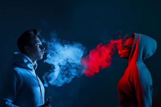 الولايات المتحدة: الشباب مهتمون بالسجائر الإلكترونية أكثر من التدخين