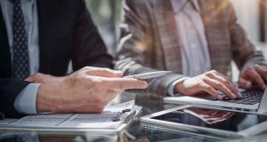 مسؤولين سابقين في منظمة الصحة العالمية ينتقدون موقف المنظمة من السجائر الإلكترونية